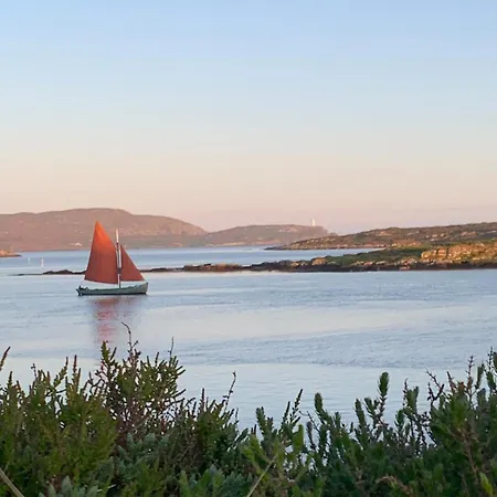 Cosy Nest On The West Cork Coast דירה סקיברין